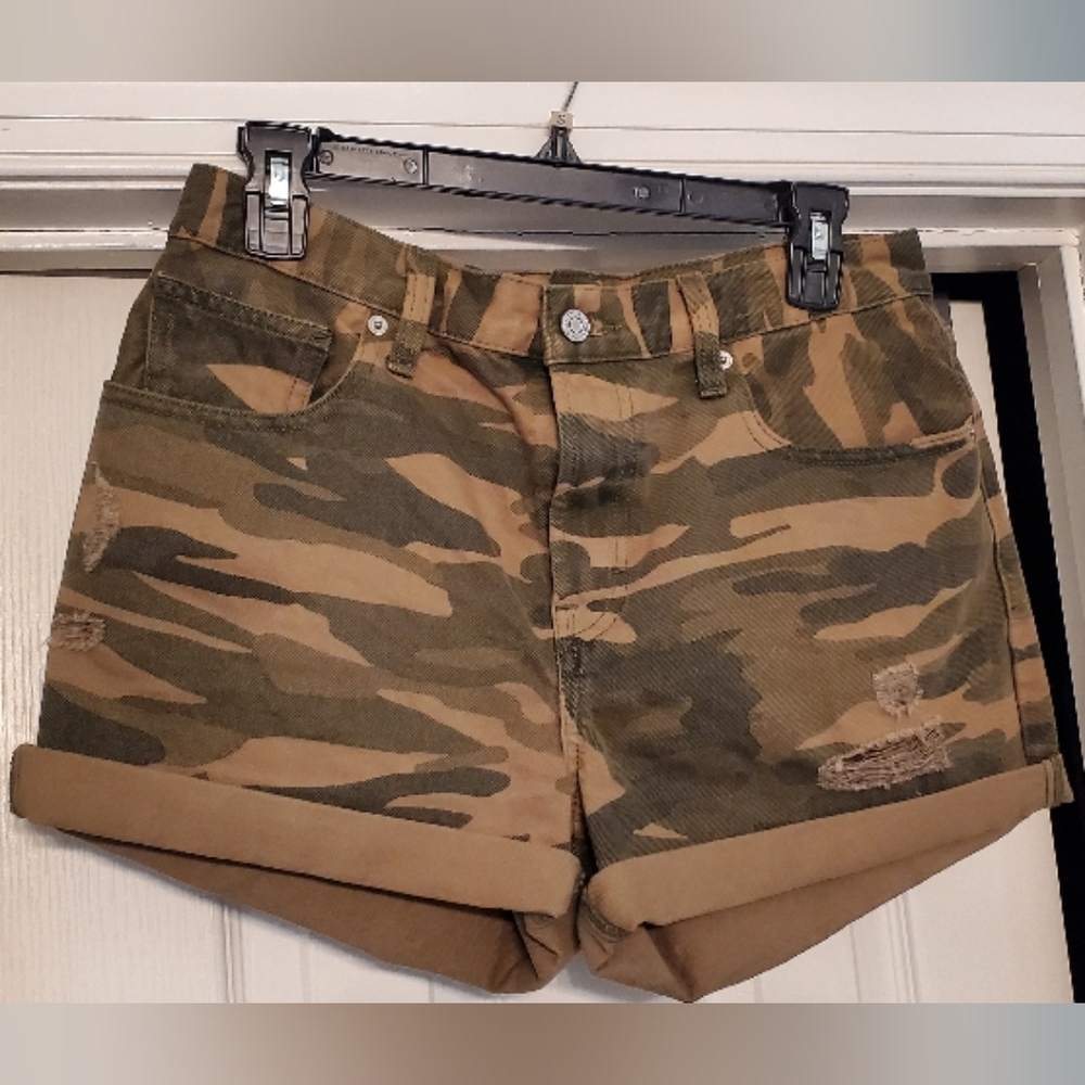 Lucky Brand Green and Brown Cargo Shorts with Camouflage Pattern